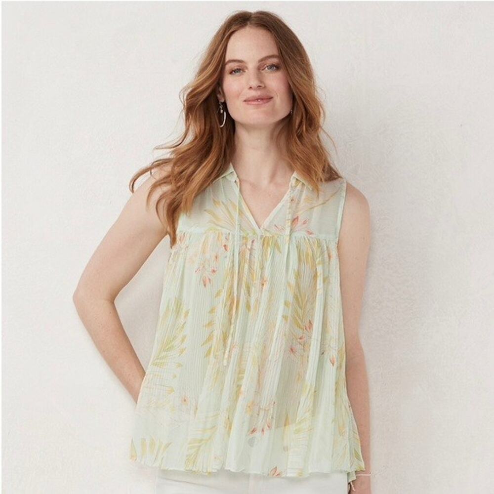 LC Lauren Conrad Top Medium Green Floral Chiffon Pleated Sleeveless Sheer